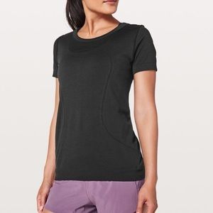 Lululemon Swifts Tech Tee size 4 Black